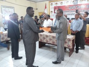 Ketua DPRD Intan Jaya: Hari Ini Saya Tunggu Surat Keputusan Secara Resmi Dari KPU Provinsi Papua
