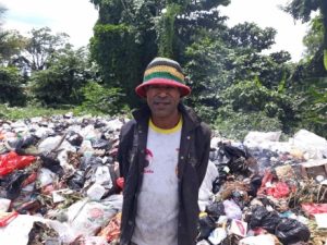 Warga Tapioka Minta pemerintah Kabupaten Nabire  perhatikan Sampah yang Menumpuk Di Pasar Sore Siriwini