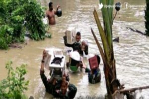 Distrik Muara Tami Dilanda Banjir, TNI Bantu Evakuasi Warga