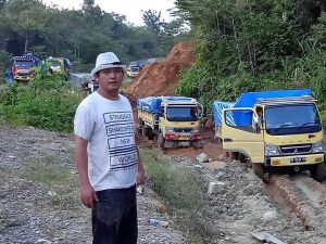 Jalan Rusak Di Benawa & Yalimo Sedang Diperbaiki, Edy: “Saya Harap Satker Serius!”