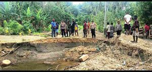 Di Distrik Kwoor, Pemda Tambrauw dan Polsek Sausapor Laksanakan Penertiban Tambang Emas Ilegal