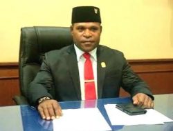 Klemens Hamo Ketua DPRD Jayapura Siap Diganti
