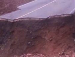 Ruas Jalan Fef~Miah Rusak Akibat Longsor, Kasatker Wahyu: “Itu Bukan Ruas Jalan Kami”