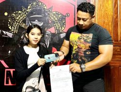 ‎Polisi Serahkan Kembali Handphone Iphone 15 Yang Dilaporkan Hilang Kepada Pemiliknya